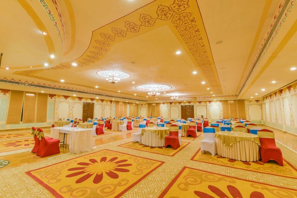 Chokhi Dhani The Ethnic 5 Resort 4*